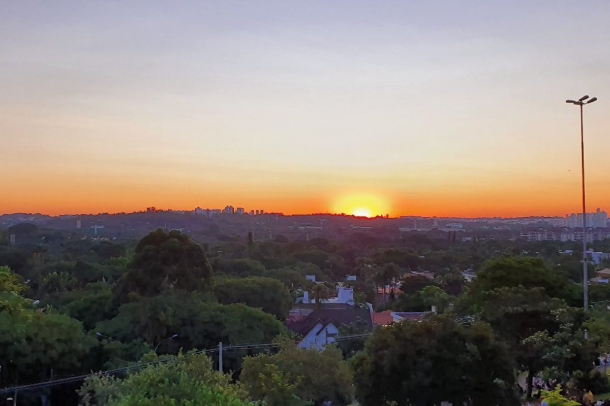 Praça do Pôr do Sol — Praça, perto do Pinheiros